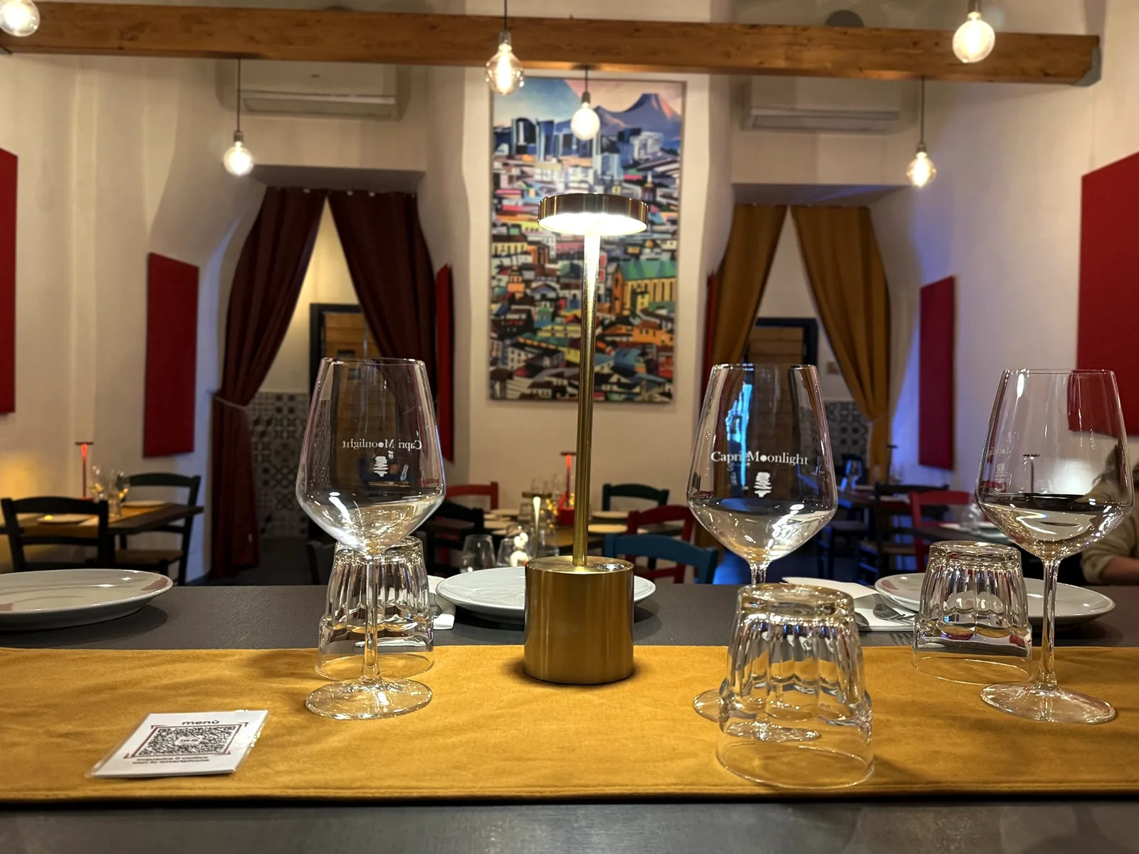 Sala della pizzeria EVO50 allestita per eventi privati a Napoli